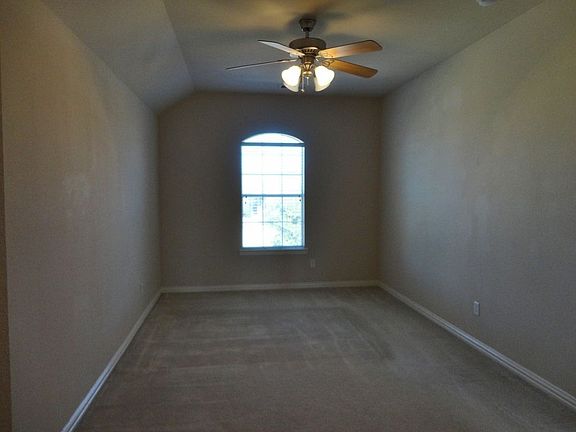 5th image of 2835 Bruce Dr