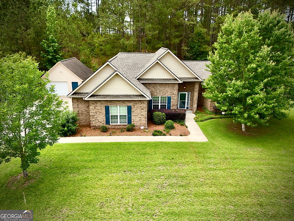 1st image of 110 Holly Lakes Dr