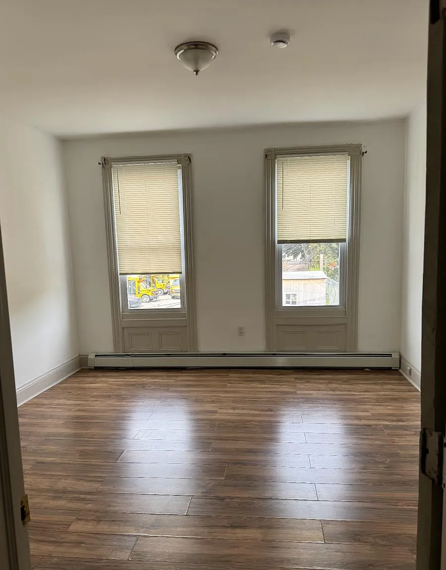 3 bed, $2,200 — Photo 1
