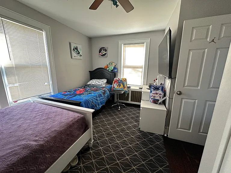 32 Royal Ave — Photo 15