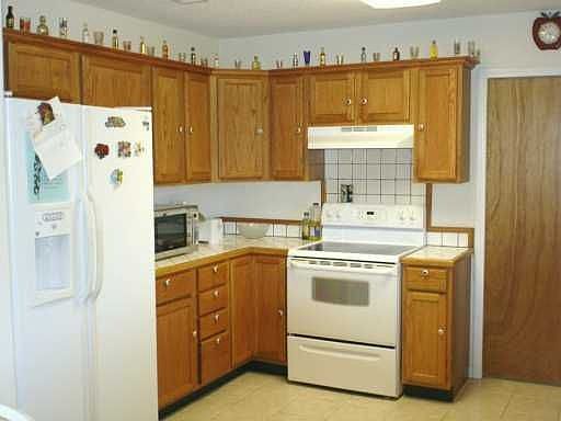 LOTS OF COUNTER SPACE!