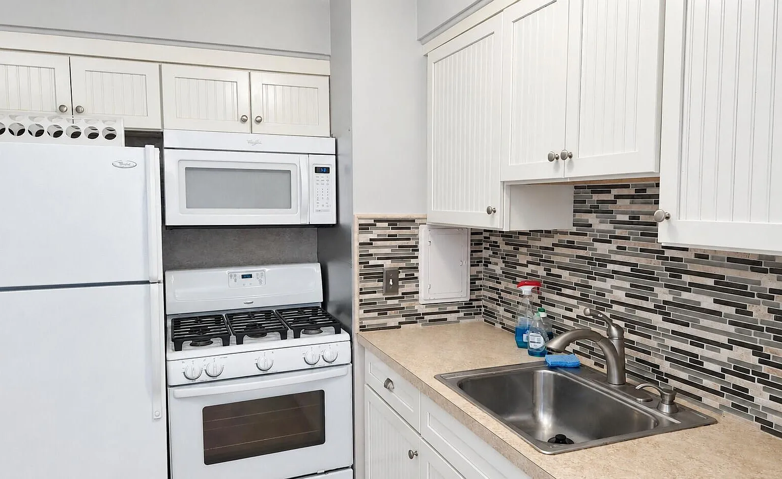 2 bed, 1.0 bath, 871 sqft, $1,700 — Photo 2