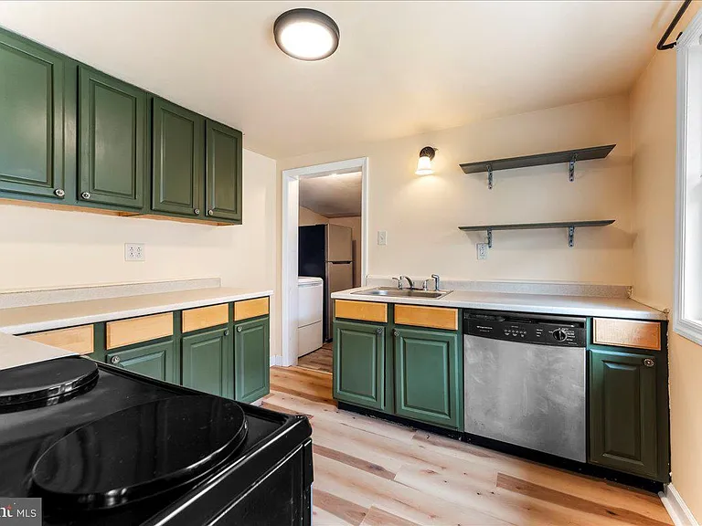 251 Hickory St — Photo 13