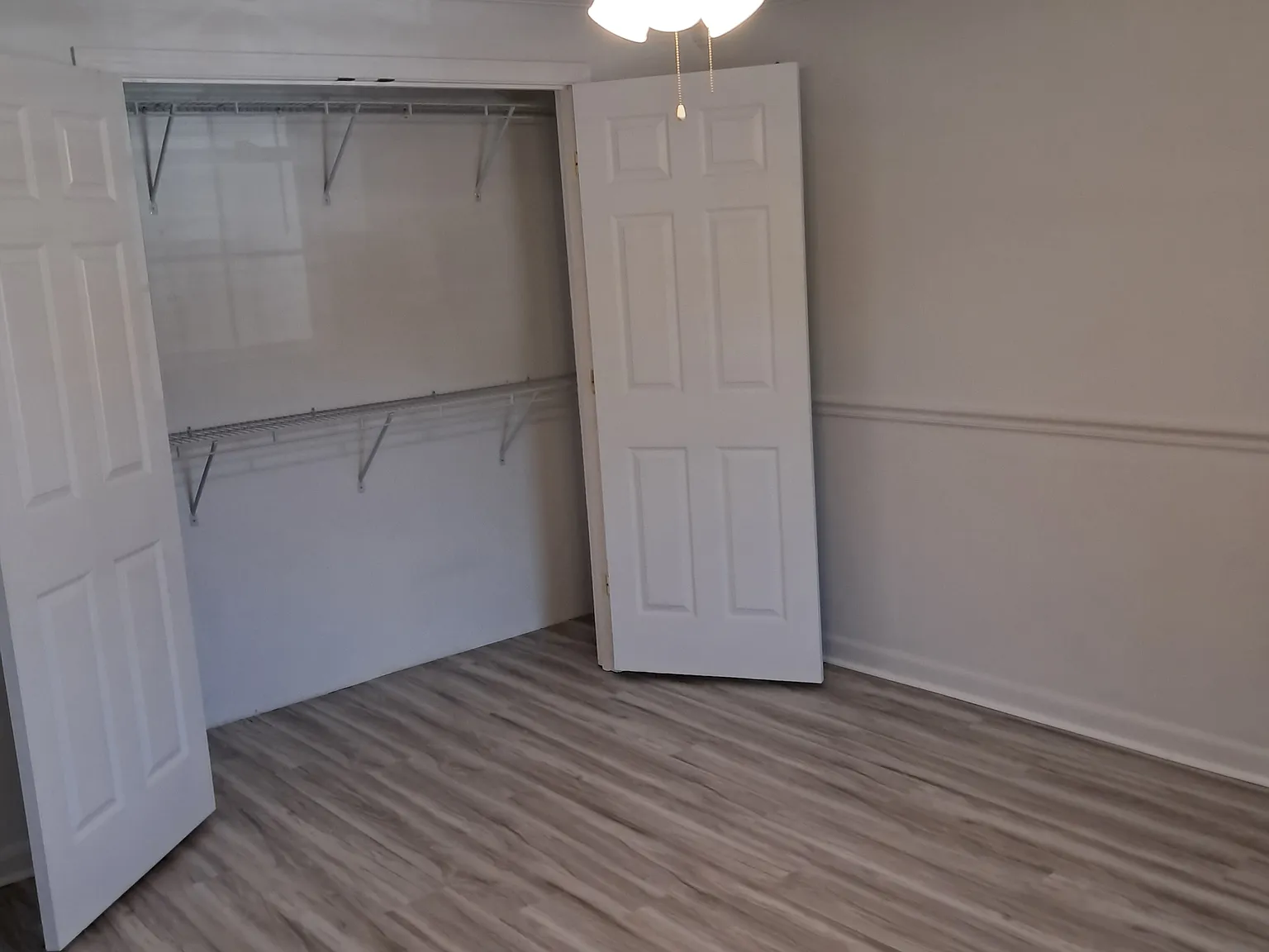 521 Smithfield Rd — Photo 2