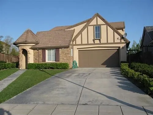 565 Leah Ln photo 1