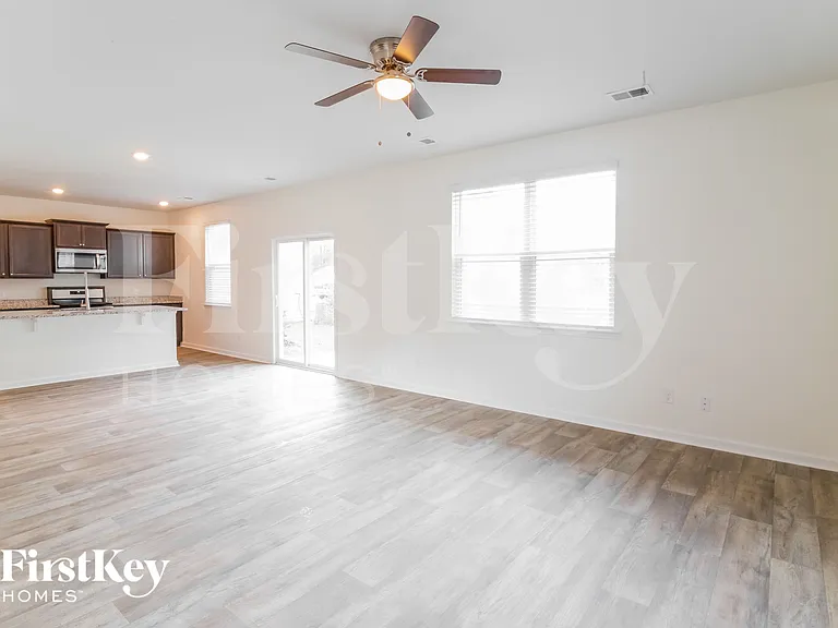 114 Whispering Wood Dr — Photo 5