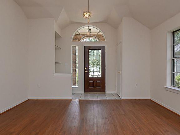 3rd image of 900 Peach Blossom Dr