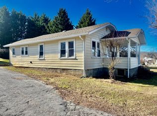 40 Maple St, Clyde, NC 28721