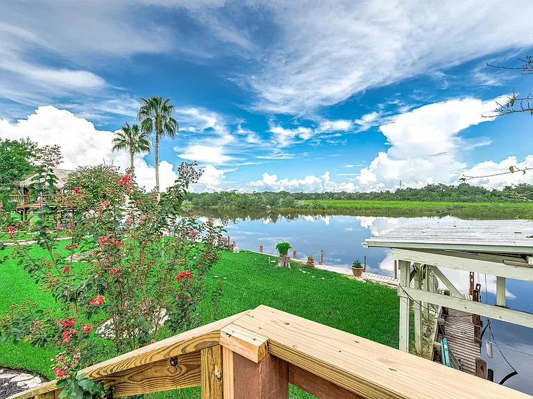 325 Palm Dr — Photo 13