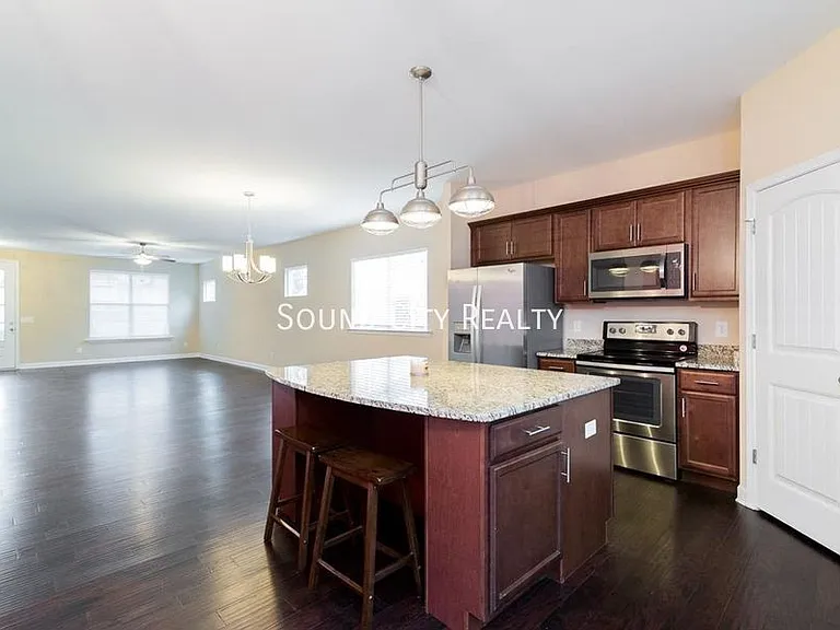 1408B Straightway Ave — Photo 2