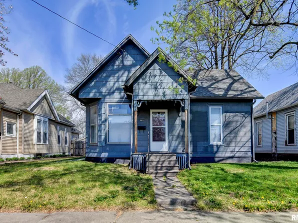 803 E Park St, Taylorville, IL 62568