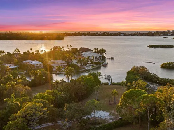 1329 N Lake Shore Dr #20, Sarasota, FL 34231