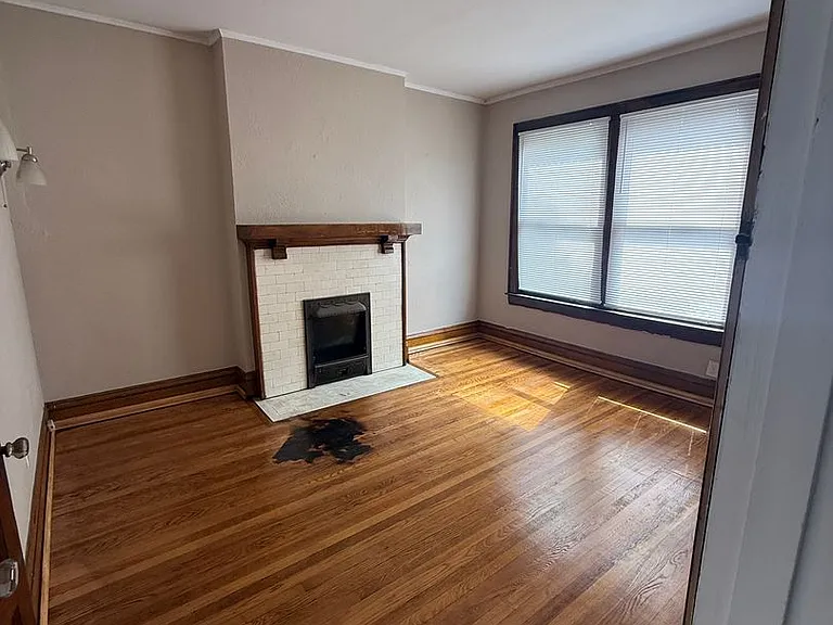 1422 Lewis St — Photo 8