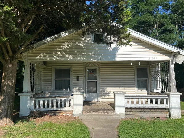 2147 N Travis Avenue, Springfield, MO 65803