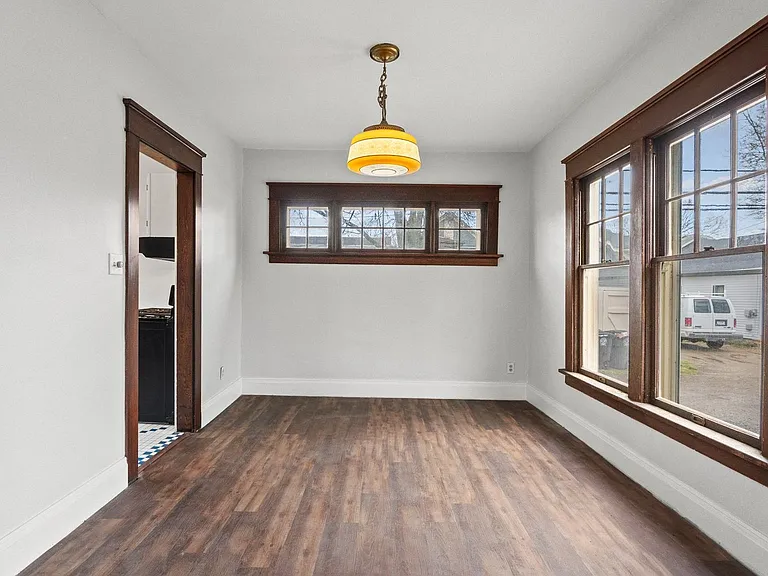 1213 W Jefferson Blvd — Photo 15