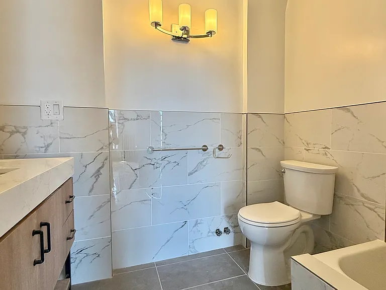 533 Washington Ave #3B — Photo 7