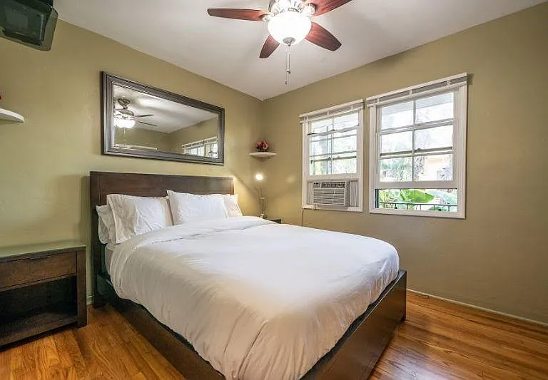 1152 E 2nd St #9 — Photo 7