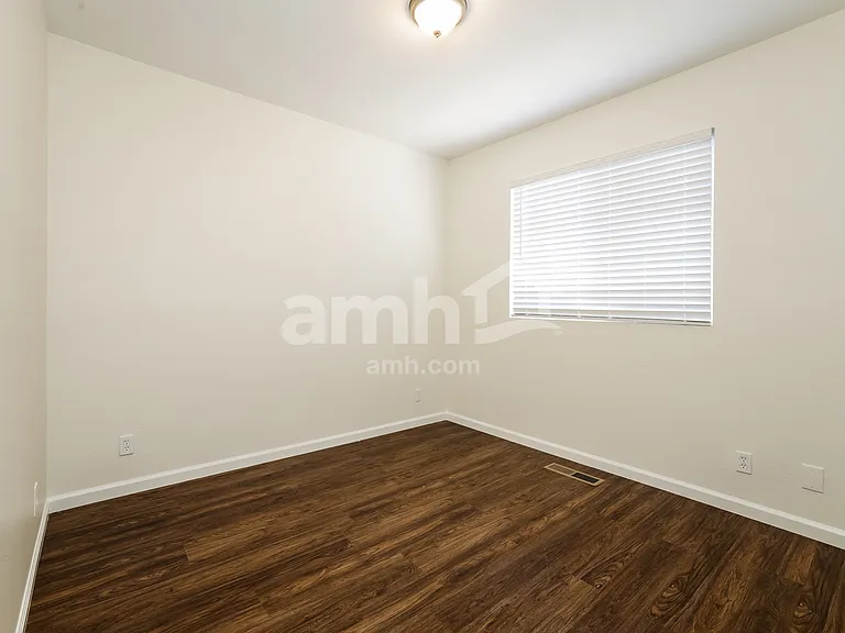 2215 Eagle Greens Dr — Photo 12