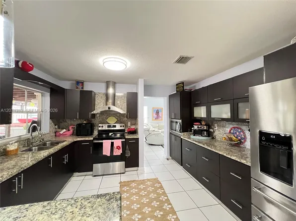 13249 NW 9th Ln, Miami, FL 33182