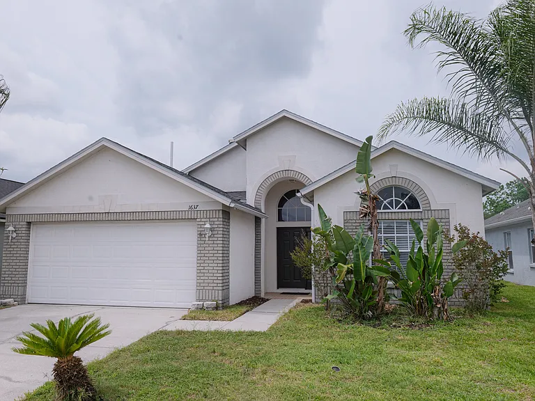 1637 Maximilian Dr — Photo 2