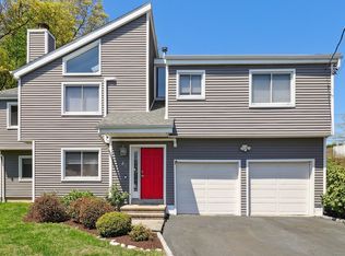 46 Fairway Grn, Fairfield, CT 06825