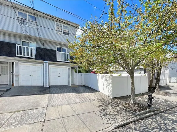 44 Ina St, Staten Island, NY 10306