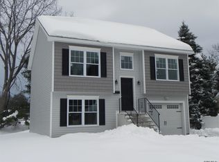 7 Saxton Rd, Latham, NY 12110