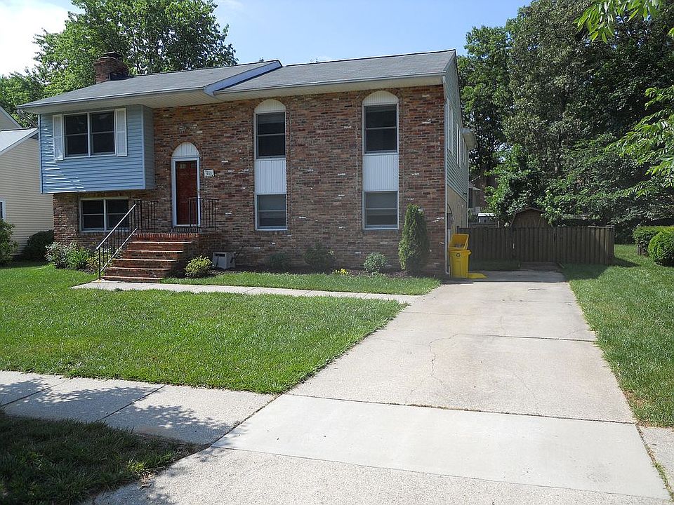 1st image of 443 Yorkshire Dr