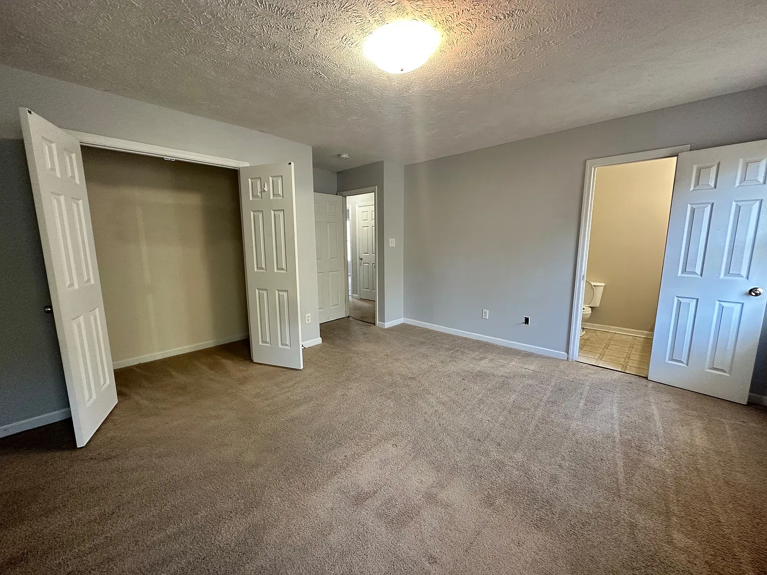 4 bed, 2.5 bath, 2100 sqft, $2,100 — Photo 2