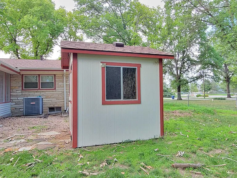 14411 W Maple St — Photo 45