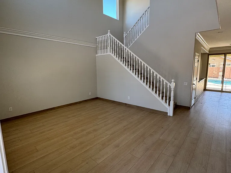 971 E Bellerive Pl — Photo 2