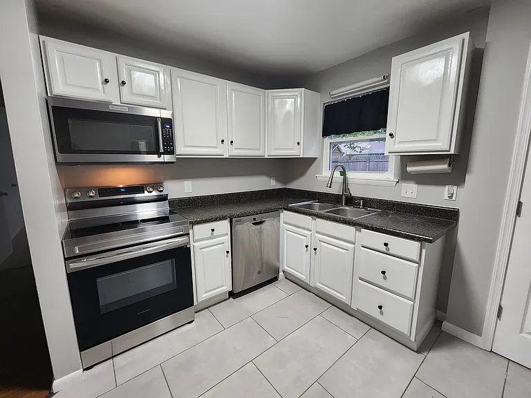 300 Hurdle Dr #A — Photo 9
