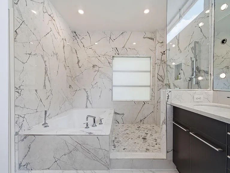 7002 Newcastle St — Photo 13