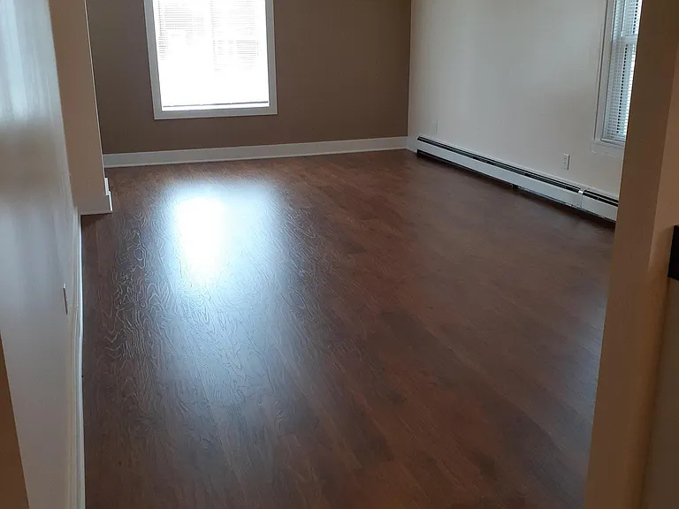 302 Main St W — Photo 6