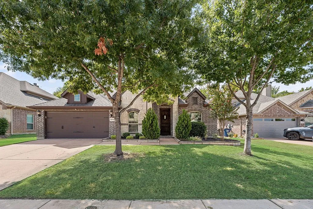 4 bed, 2.0 bath, 2327 sqft, $2,700 — Photo 3