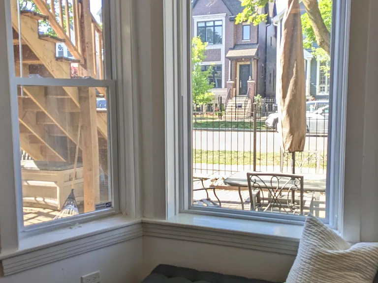 1821 W Barry Ave #1 — Photo 4