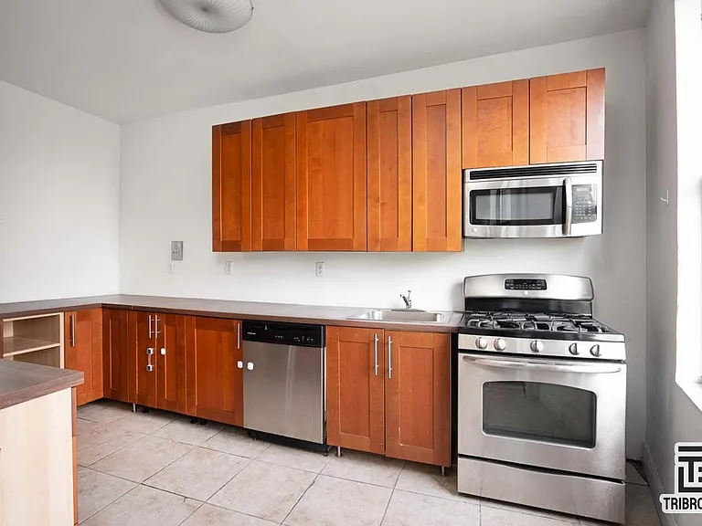 987 3rd Ave #3B — Photo 2