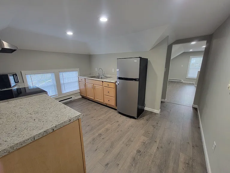415 N Clinton St #3 — Photo 4