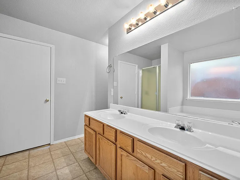 5012 Raymond Dr — Photo 11