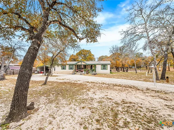 690 Cherry Rdg, Floresville, TX 78114