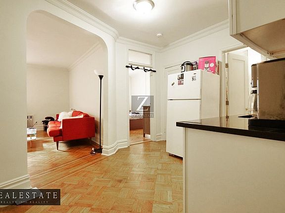 4th image of 210 Park Pl APT 1C