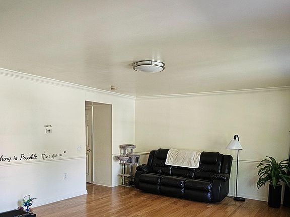 3rd image of 615 Edwards St