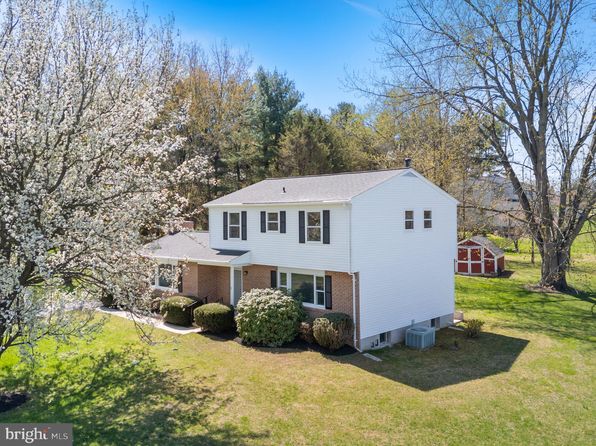 2016 Arabian Dr, Finksburg, MD 21048