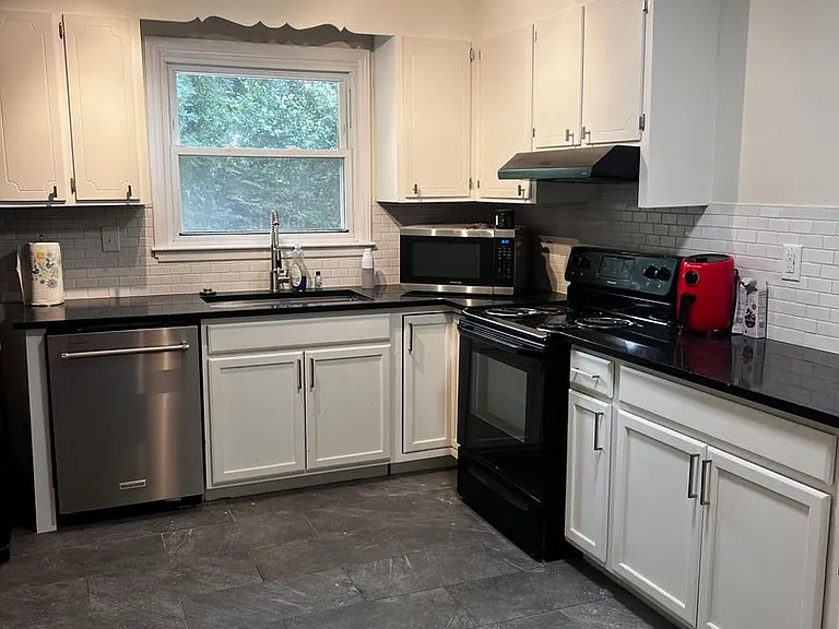 3520 Sargeant Dr — Photo 9