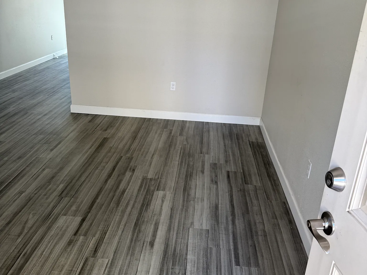 2 bed, 827 sqft, $1,625 — Photo 2