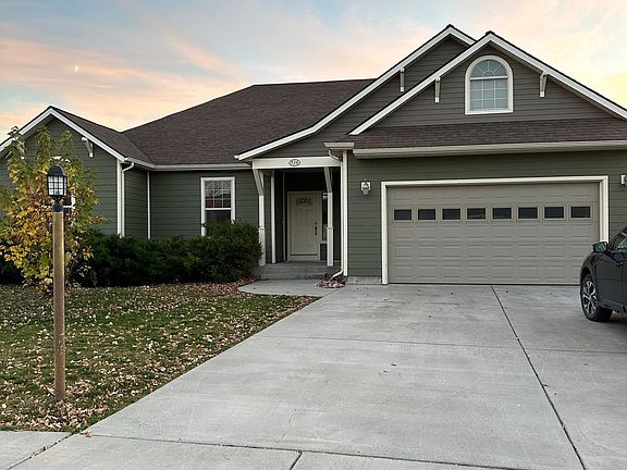 3rd image of 52 Cedar Wood Cir