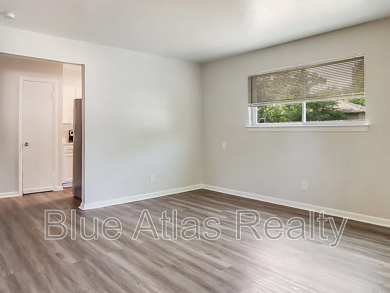411 E Polk St #10 — Photo 4