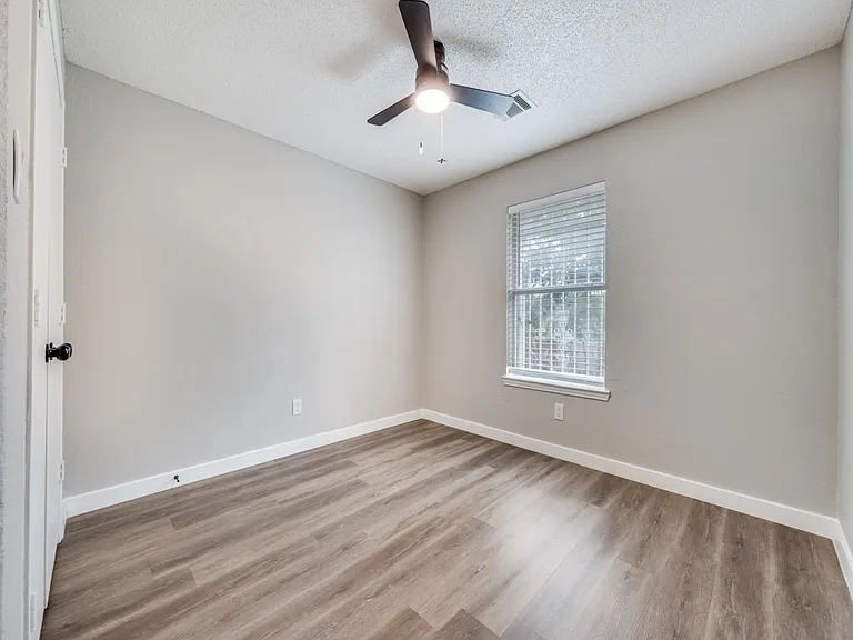 2238 Arroyo Ave — Photo 2