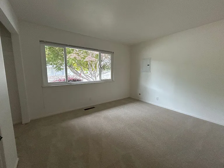 7588 Oak Leaf Dr — Photo 15