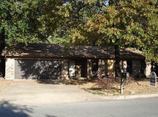 728 Lake Crest Pkwy, Azle, TX 76020